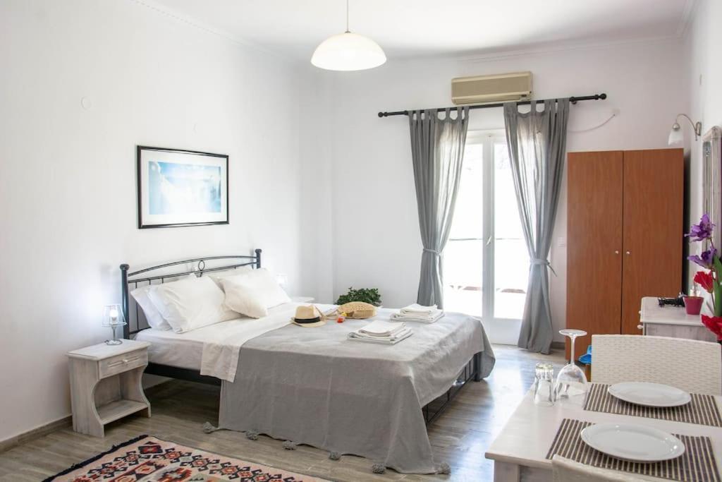 White Wave Studio 1 , 3Min Walk From Kamari Beach Екстер'єр фото