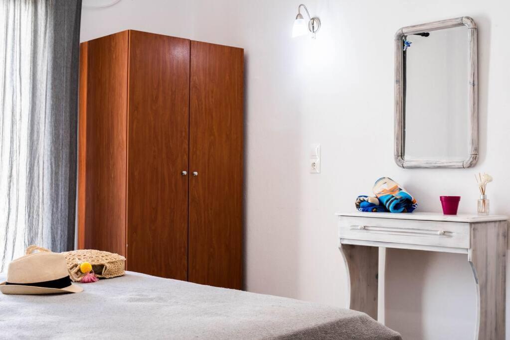 White Wave Studio 1 , 3Min Walk From Kamari Beach Екстер'єр фото