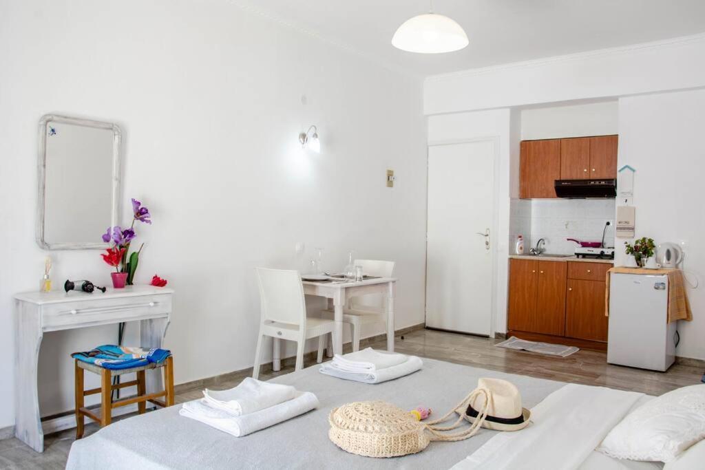 White Wave Studio 1 , 3Min Walk From Kamari Beach Екстер'єр фото